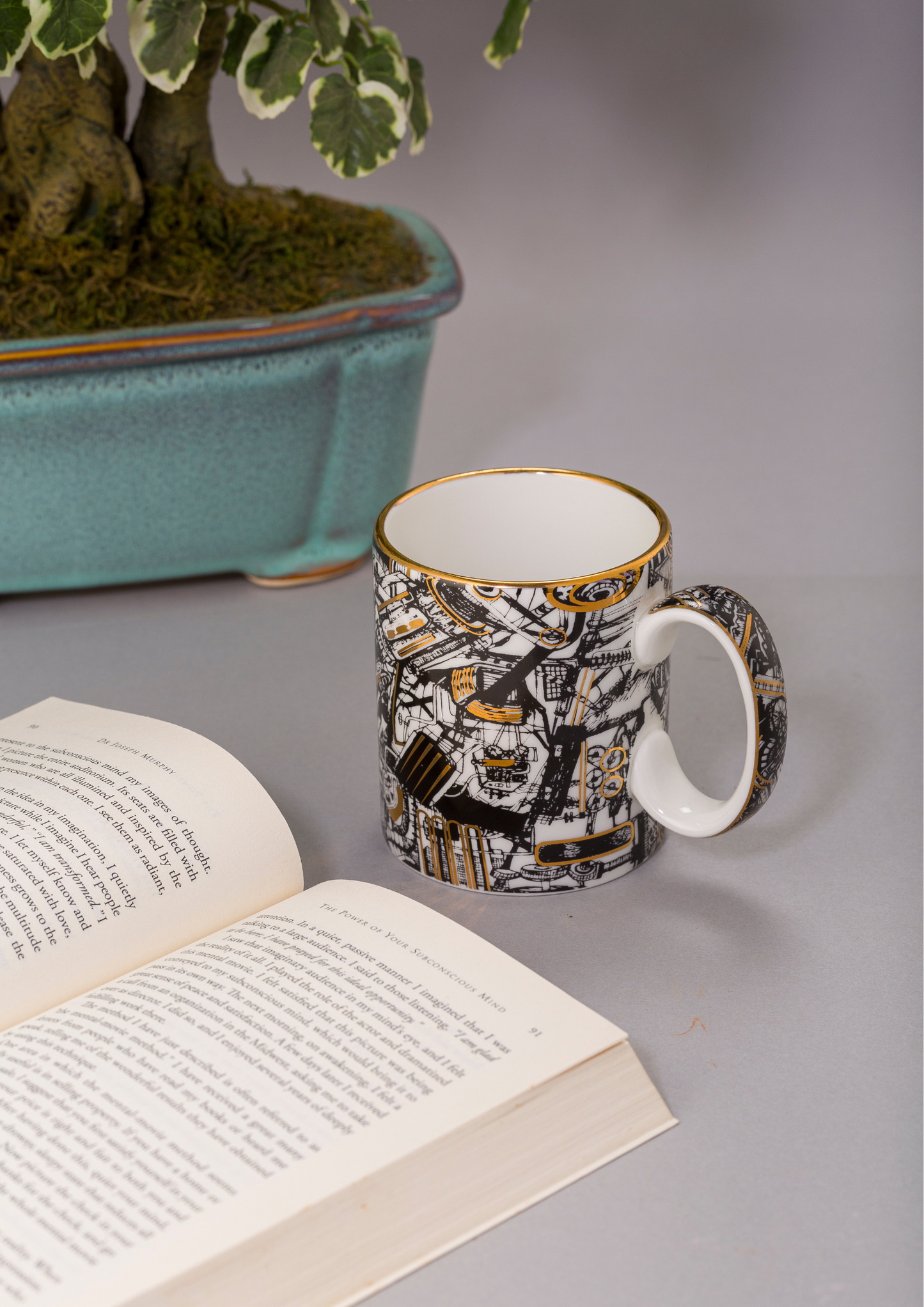 Doodle Mug - gold and white